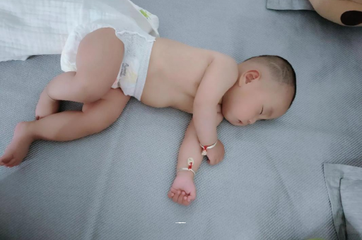 嘉兴几个月宝宝会抬头